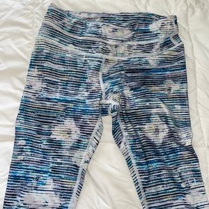 Lululemon yoga capri pants! Never worn!